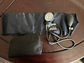Dynarex 7108 Sphygmomanometer Blood Pressure Large Cuff With Case Adult #