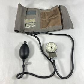 108-m Marshall Electronics Aneroid Sphygmomanometer Model With Box And Case - Pre-owned