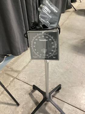 Welch Allyn 060907084209 Tycos Blood Pressure Machine Sn