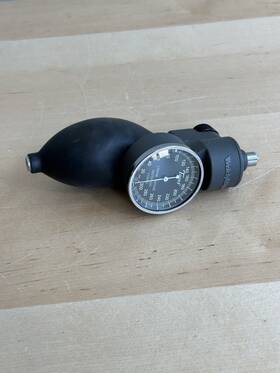 Welch Allyn 5908-02 Tycos Classic Hand Aneroid Sphygmomanometer Blood Pressure Gauge