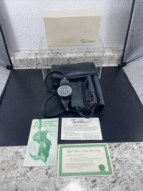 9701162957 Welch Allyn Tycos Hand Aneroid Sphygmomanometer And Cuff Original Box Papers 9701162957 Welch Allyn Tycos Hand Aneroid Sphygmomanometer And Cuff Original Box Papers