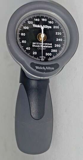 5098-31 Welch Allyn Ds66 Trigger Aneroid With 4 Pediatric Flexiport Cuffs Tubing And Case